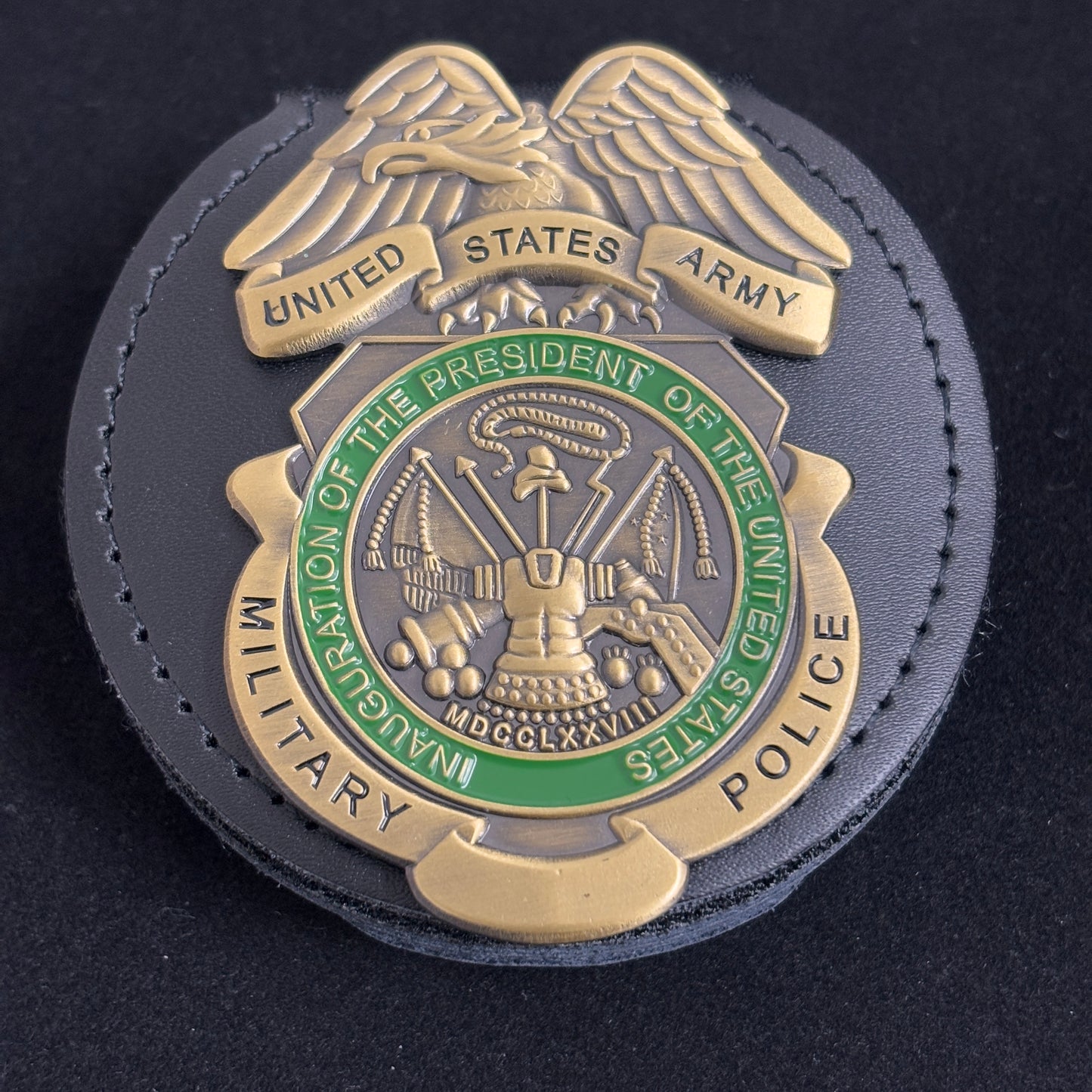 Replika des Militärpolizeiabzeichens der US-Armee, Filmrequisiten