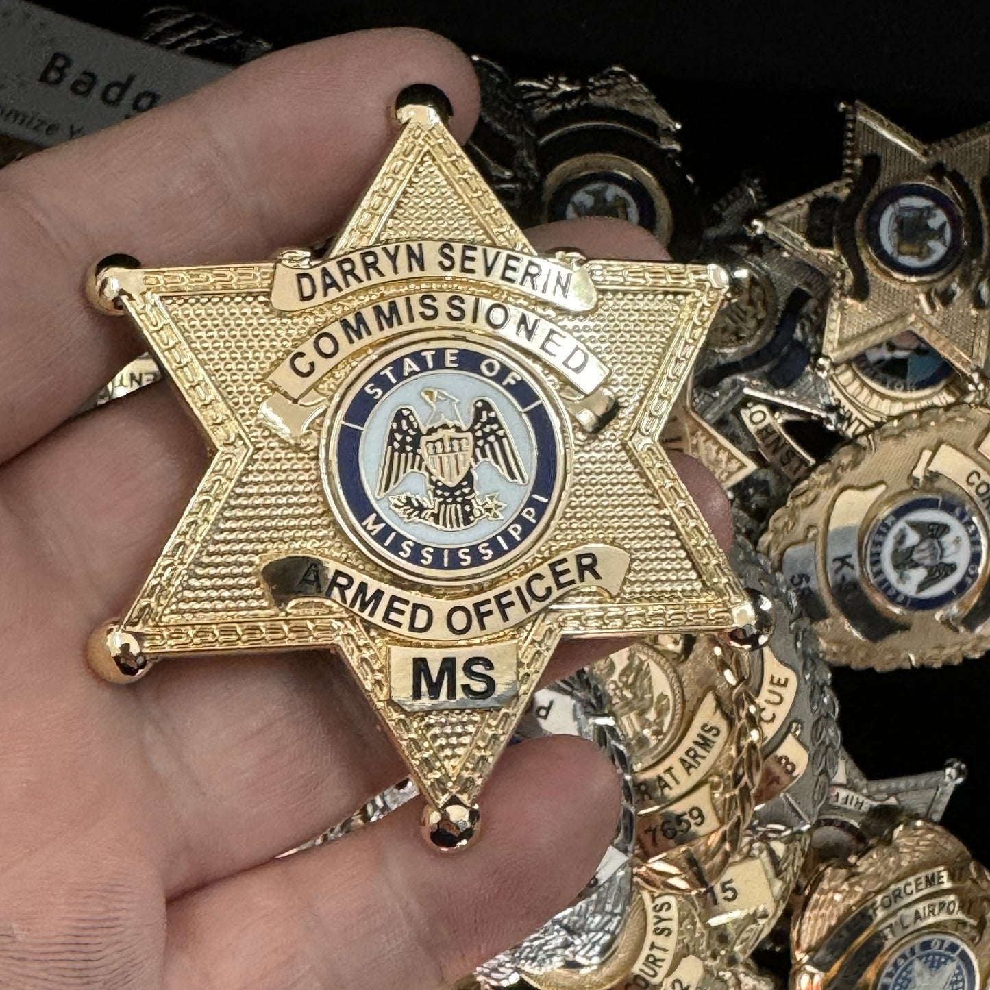 Customizable Badge BA27