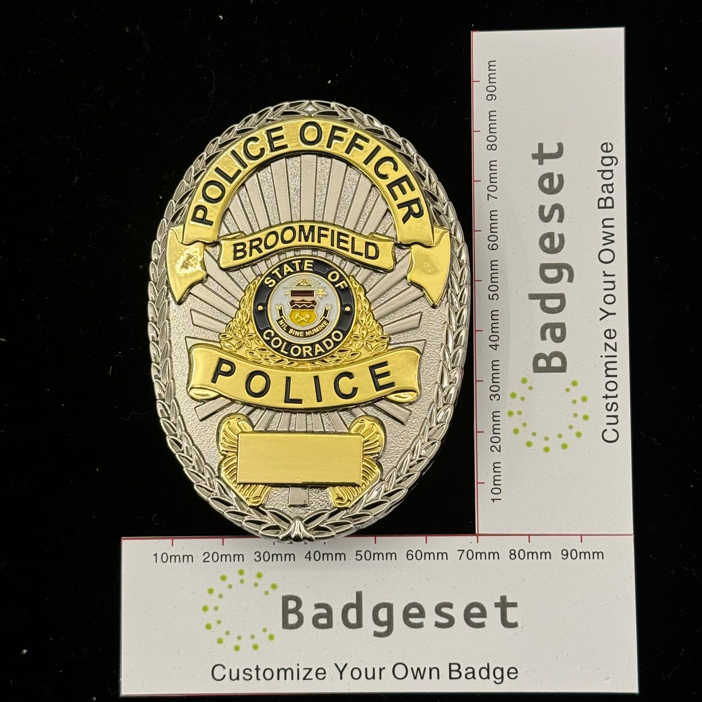 Insignia de la policía de Broomfield. Número personalizable. Insignia personalizable.