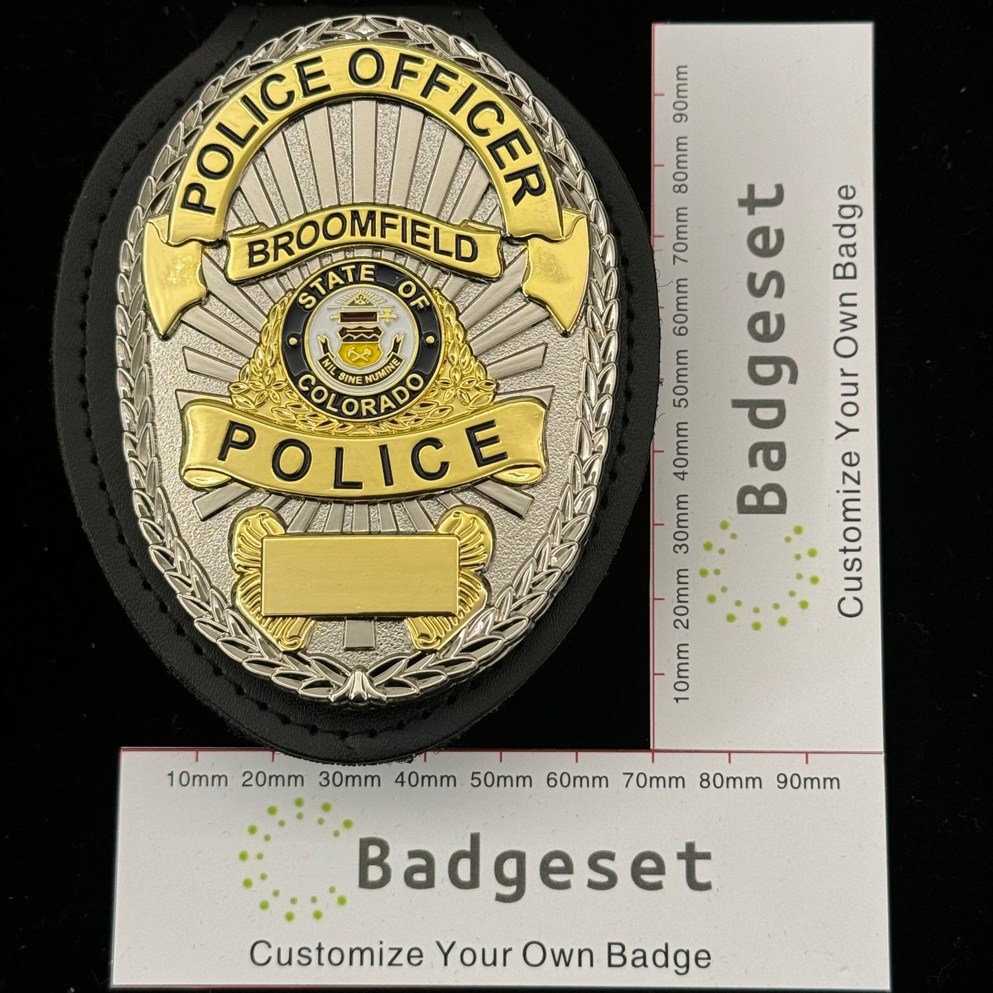 Insignia de la policía de Broomfield. Número personalizable. Insignia personalizable.