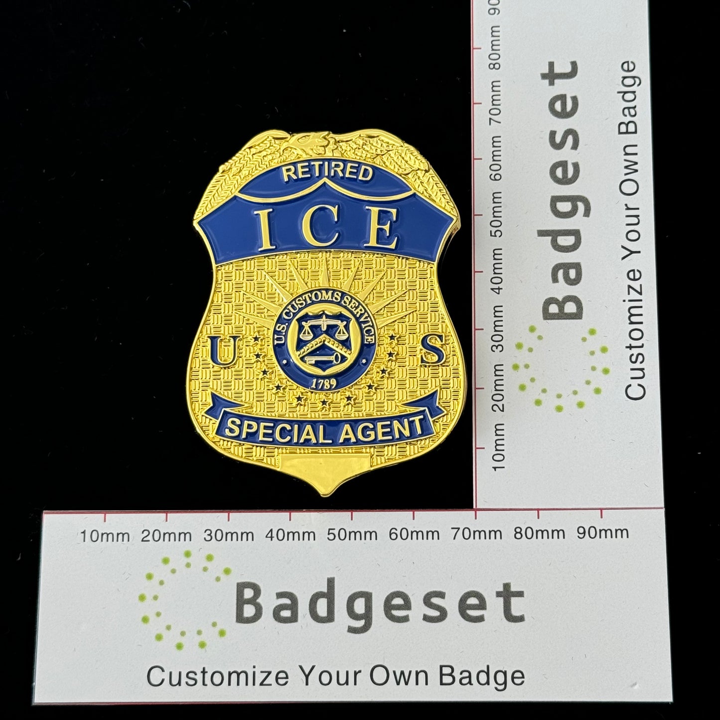 ICE-Agent im Ruhestand – Personalisierbare Nummer – Filmrequisiten-Abzeichen