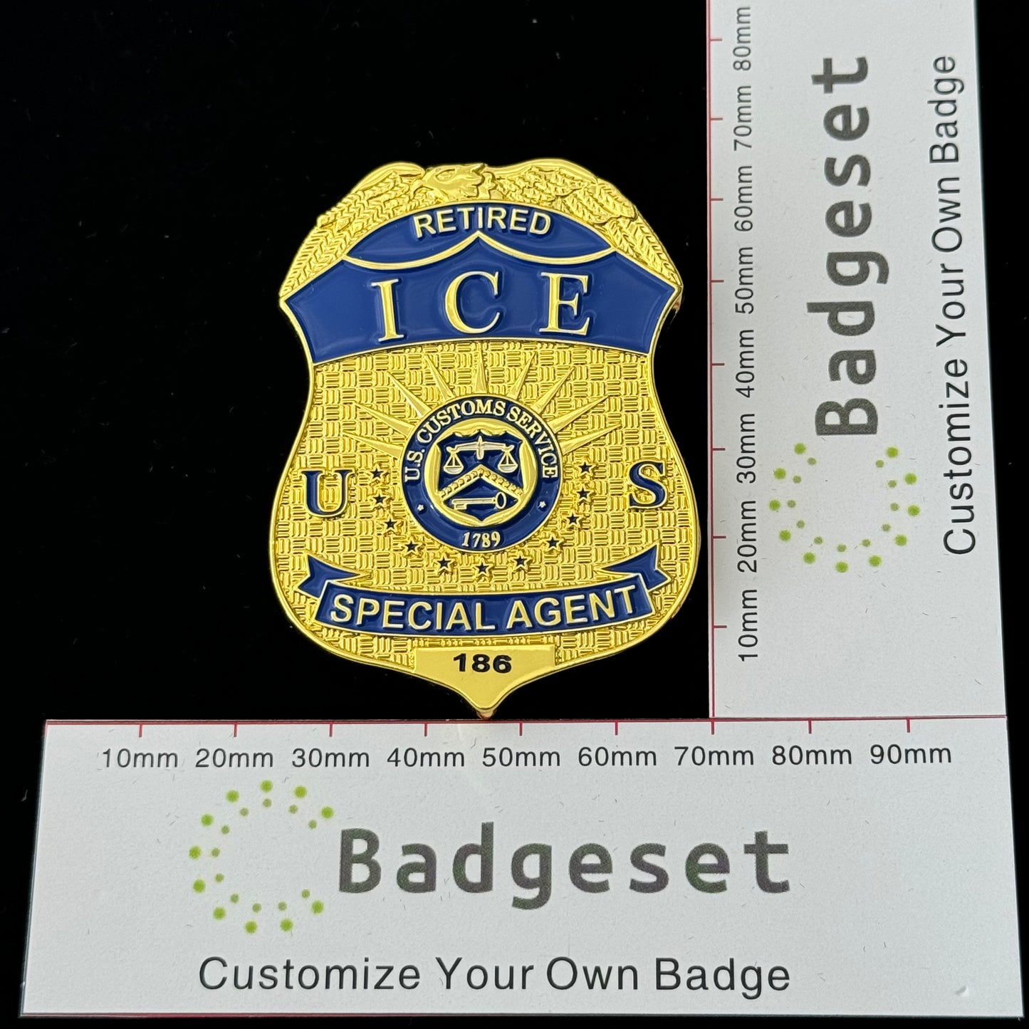 ICE-Agent im Ruhestand – Personalisierbare Nummer – Filmrequisiten-Abzeichen