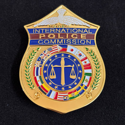 Replika des Abzeichens der Internationalen Polizeikommission, Filmrequisiten