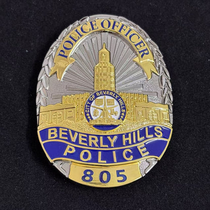 Placa de agente de policía de Beverly Hills con el número 805